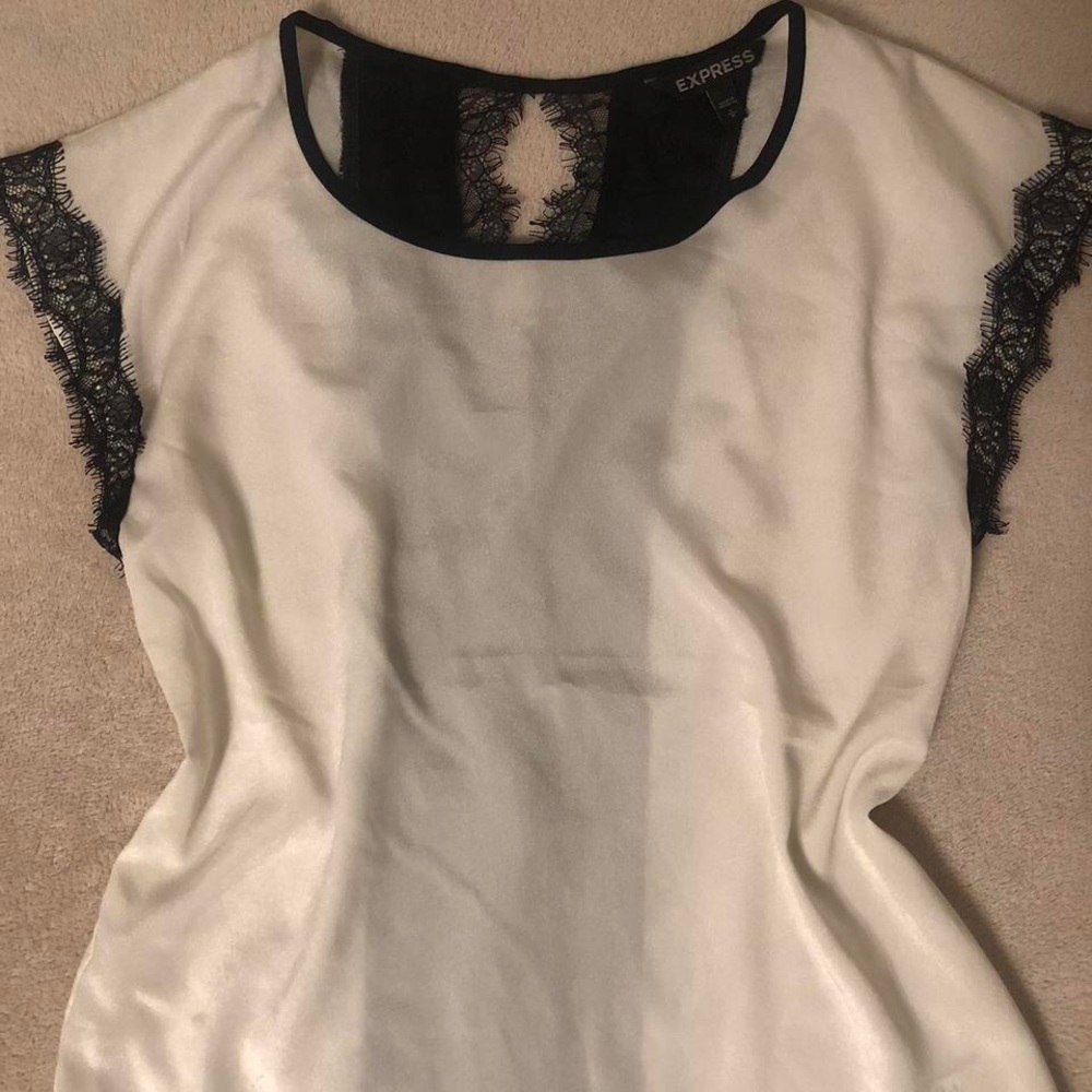 Express Sheer Lace Top - Picture 3 of 5